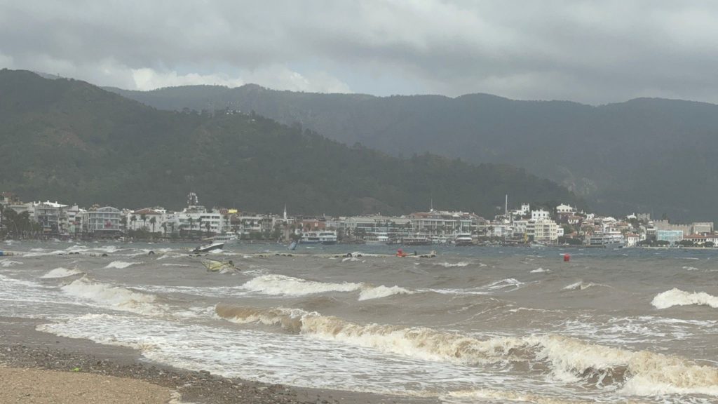 Marmaris’te Şiddetli Rüzgar Etkili Oldu: Gezi Turları İptal Edildi