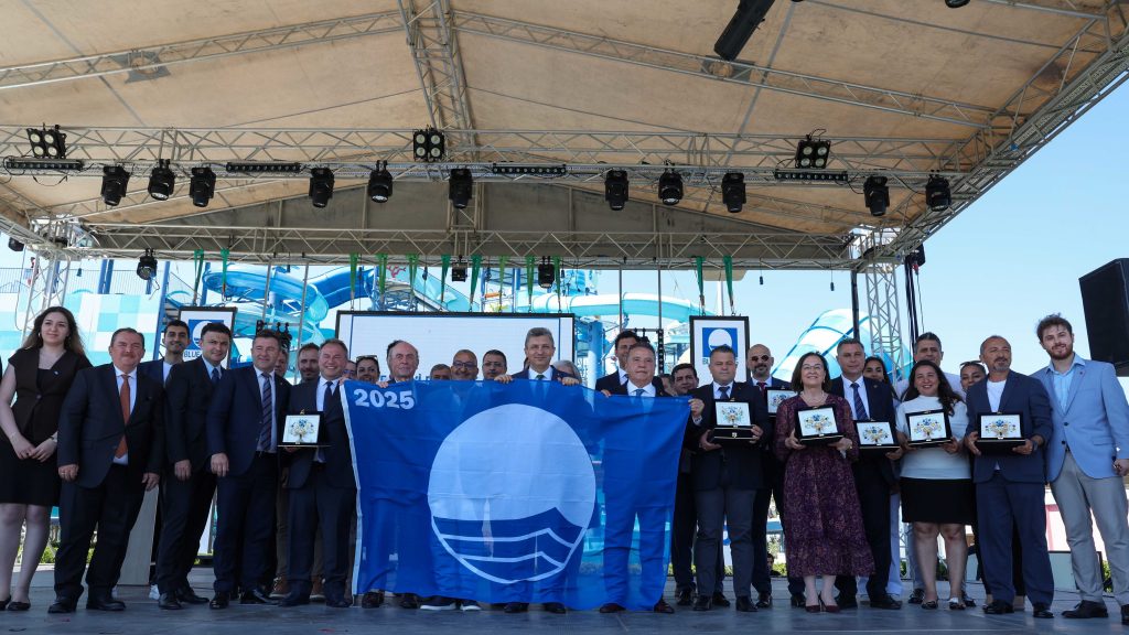 Başkan Böcek: “640 kilometrelik kıyı şeridimizde, marina ve turizm teknelerinin mavi bayrak alması için büyük gayret gösteriyoruz”