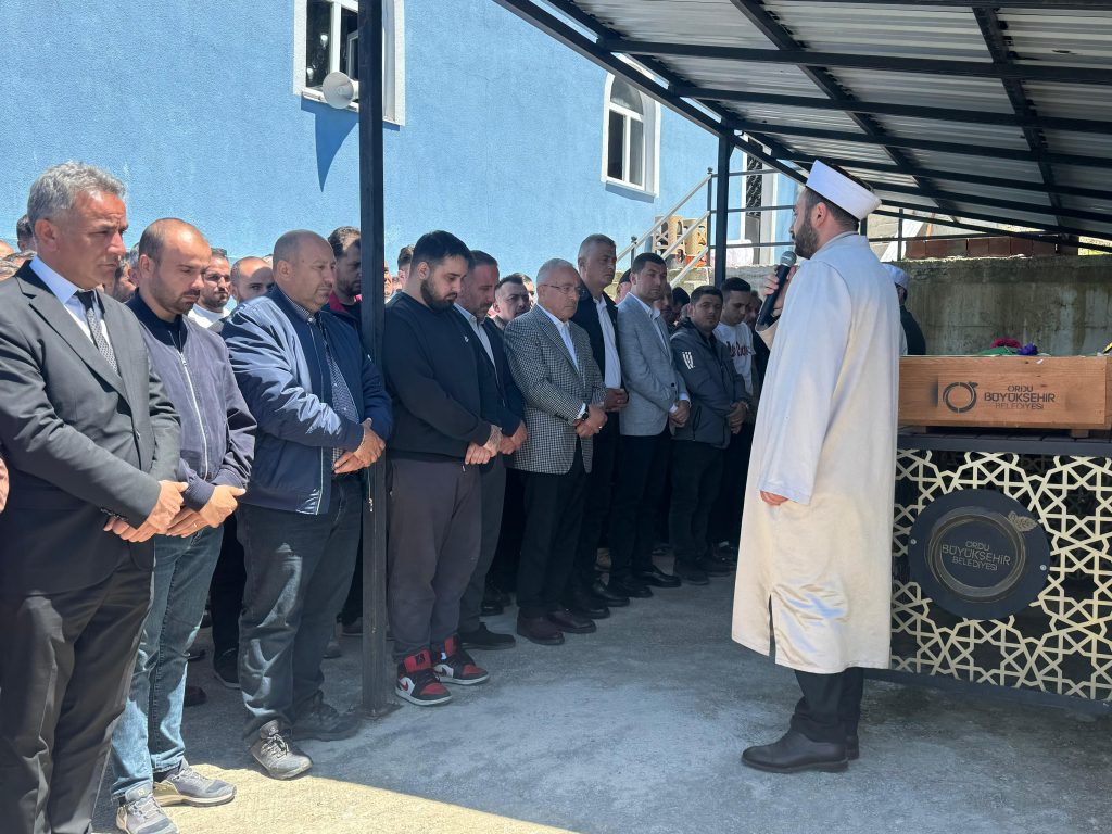 Ordu’da denizde boğularak hayatını kaybeden lise öğrencisi toprağa verildi