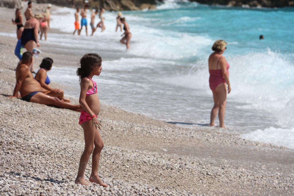 Ölüdeniz’de Yaz Sezonu Başladı: Turistler Plajlara Akın Etti