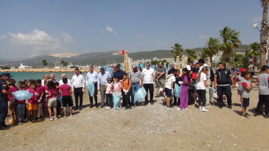 Dalgıçlar ve Öğrencilerden Ortak Çevre Hareketi