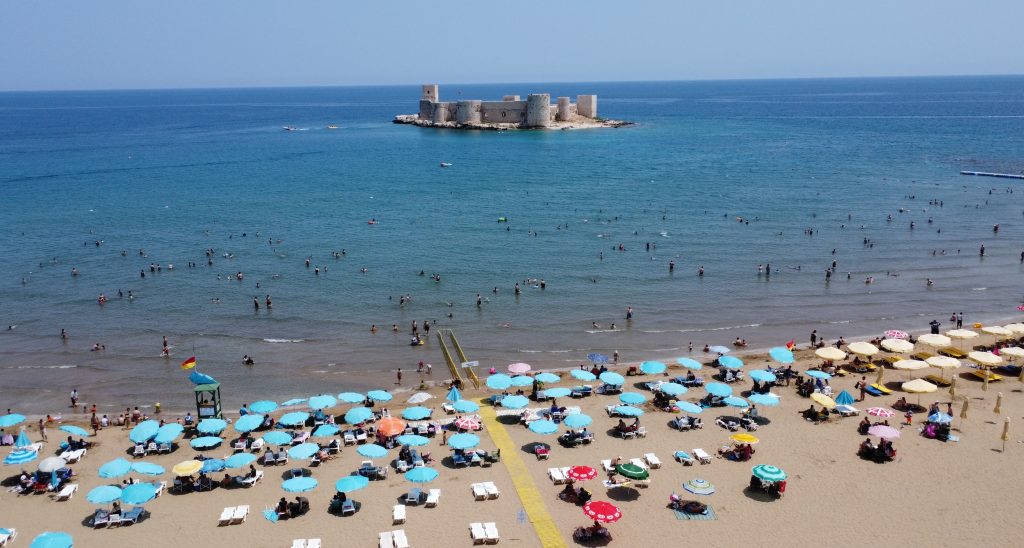 UNESCO Listesindeki Kızkalesi, Bayram Tatilinde Tatilcilerin Gözdesi Oldu