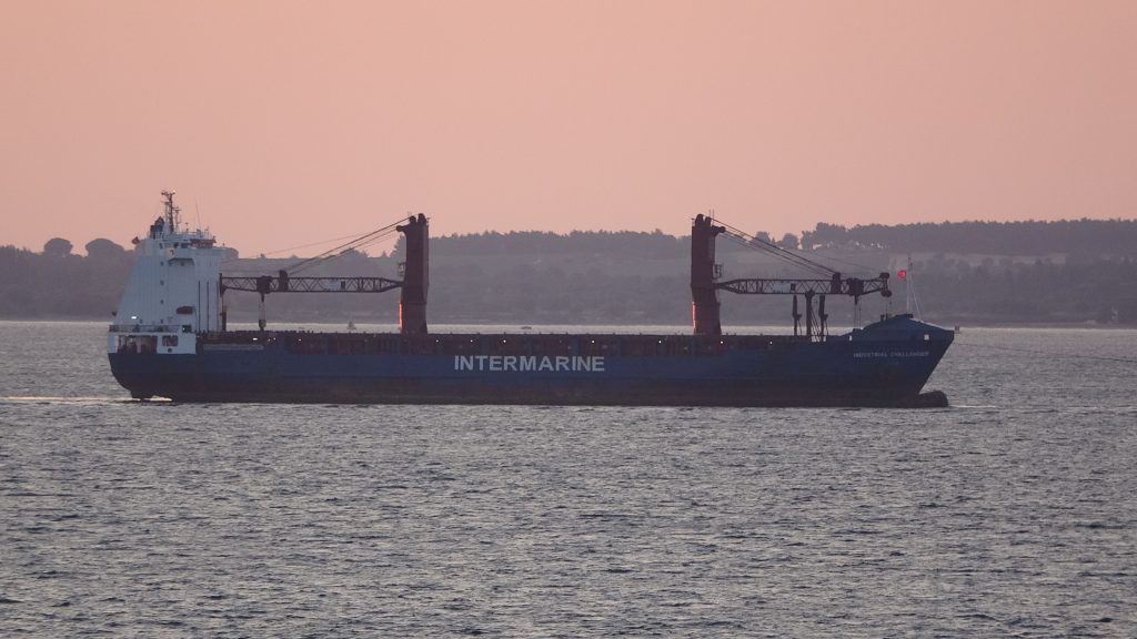 Çanakkale Boğazı’nda Tehlike Atlatıldı: “Industrial Challenger” Yük Gemisinin Makine Dairesinde Yangın