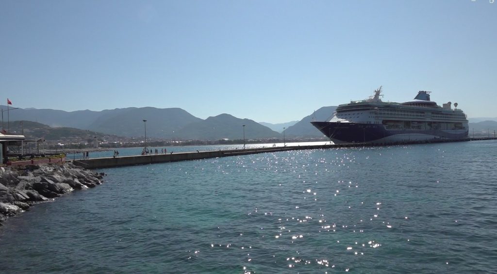 Bahama Bandıralı ‘Marella Discovery 2’ Alanya’ya Demir Attı