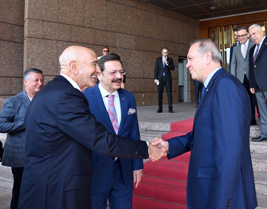 “Tamer Kıran’ın TOBB İkiz Kuleler’de ABD Büyükelçisi Thomas J. Barrack ile Türk gemi inşa sanayisi ve ticaret konularını değerlendirdiği toplantı”