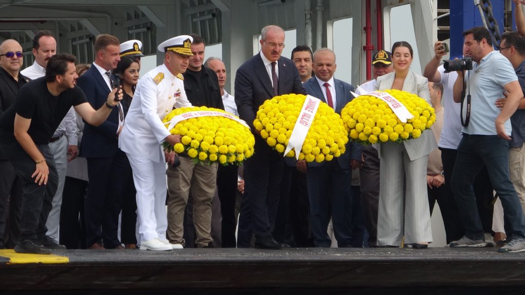 Çanakkale Boğazı’nda 1 Temmuz Denizcilik ve Kabotaj Bayramı Coşkusu: Römorkörlerden Su Şovu