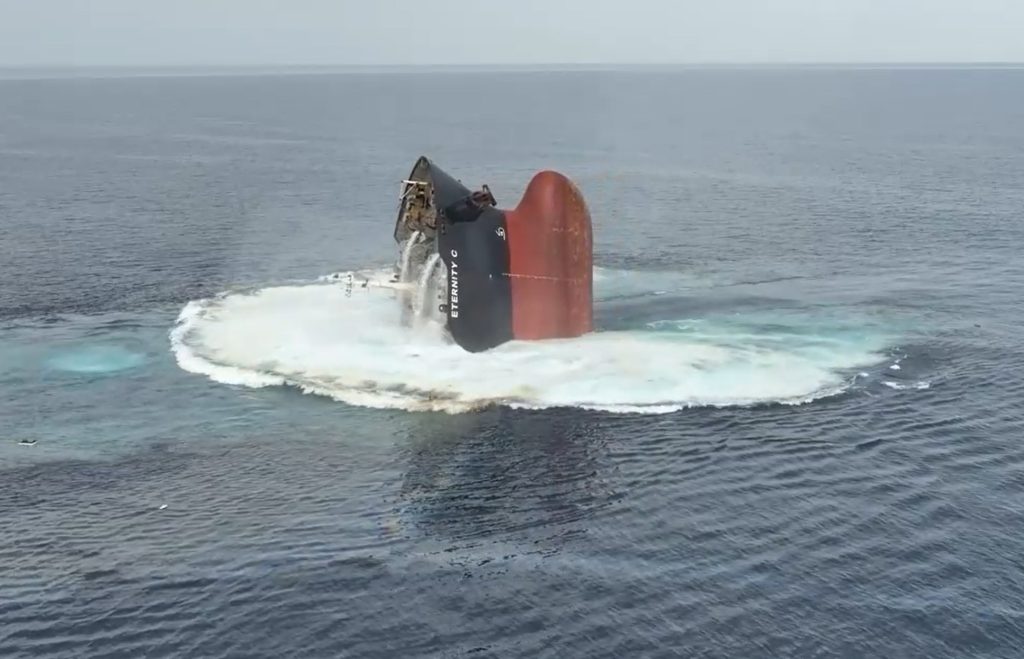 Kızıldeniz’de Husi Saldırısı: Eternity C Yük Gemisi Battı, 15 Mürettebat Kayıp