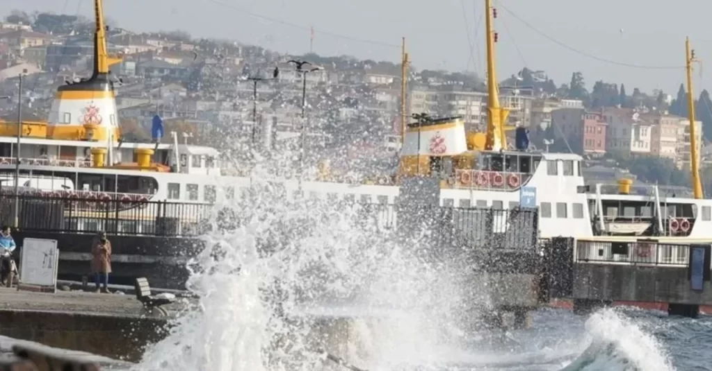 İstanbul’da Deniz Yolculuğuna Zorunlu Mola: Sefer İptalleri Başladı
