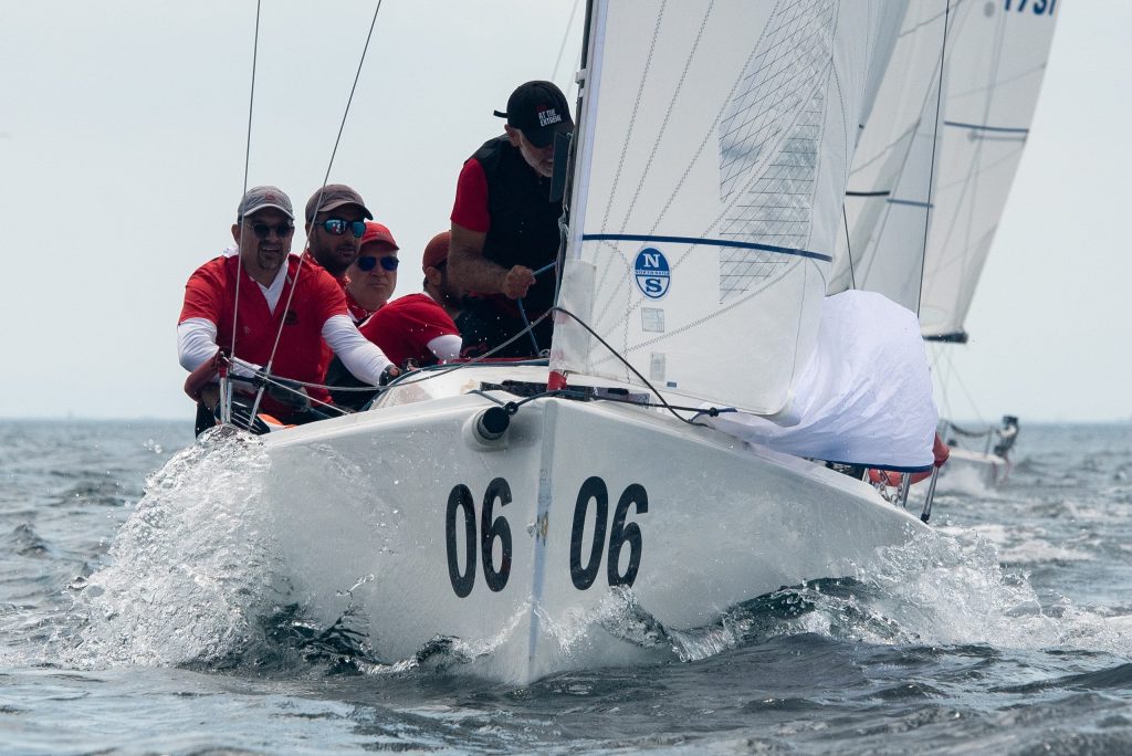 TAYK – Eker Olympos Regatta’nın ikinci gününde J70 yarışları sert rüzgâr ve yüksek rekabetle geçti.