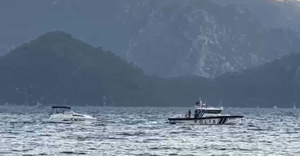 Marmaris’te Arızalanan Fiber Teknedeki 7 Kişi Deniz Polisi Tarafından Kurtarıldı