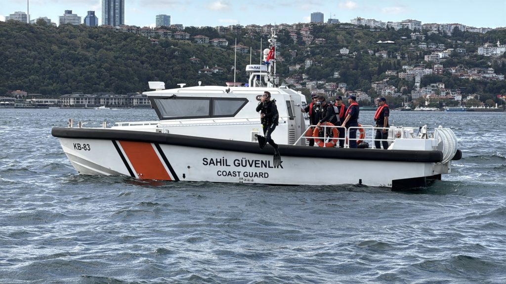 RUS YÜZÜCÜYÜ ARAMA ÇALIŞMALARI 4. GÜNÜNDE DEVAM EDİYOR (BERK SOYDAN - ŞÜHEDA KIROĞLU/İSTANBUL-İHA)
İstanbul'da gerçekleştirilen 37. Boğaziçi Kıtalararası Yüzme Yarışı sırasında denizde kaybolan Rus yüzücüyü arama çalışmaları 4'üncü gününde devam ediyor.