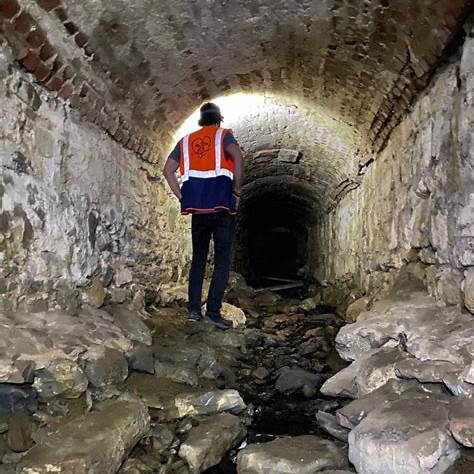 İstanbul Sarayburnu açıklarında denizaltı çalışmaları sırasında keşfedilen taş tünelin giriş kısmı