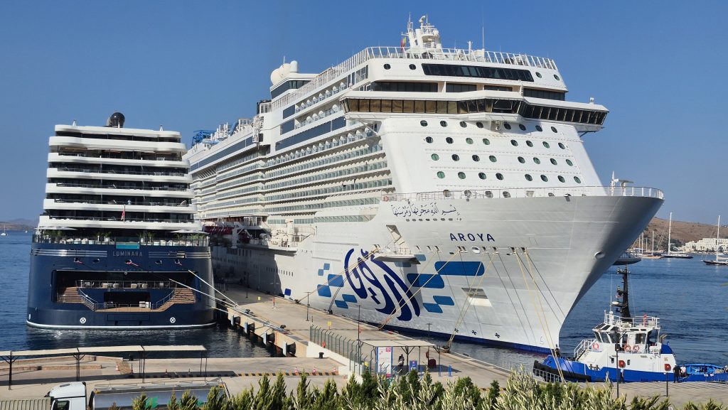 Bodrum’a İki Kruvaziyerle 2 Bin 528 Yolcu Geldi