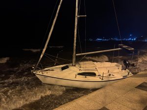 Erdek’te Şiddetli Lodos: Tekneler Dalgalar Arasında Kayboldu