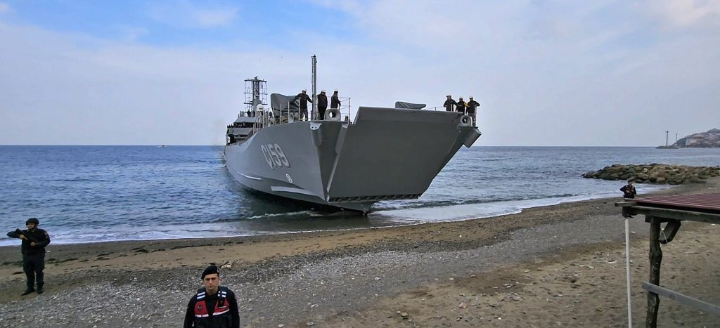 Yeni Tip Çıkarma Gemisi Ç-159 Yalova’da Tank Çıkarma Testini Başarıyla Tamamladı
