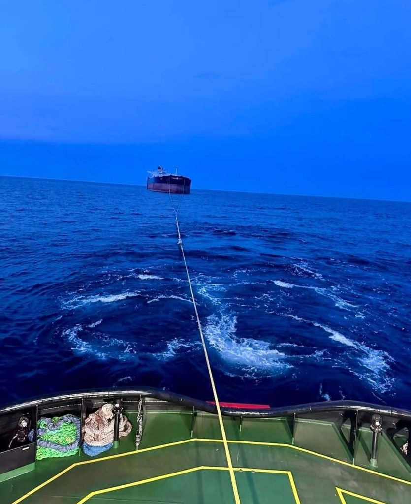 Kastamonu Açıklarında Hasar Alan “Virat” Gemisi Türkeli Demir Sahası’na Çekiliyor