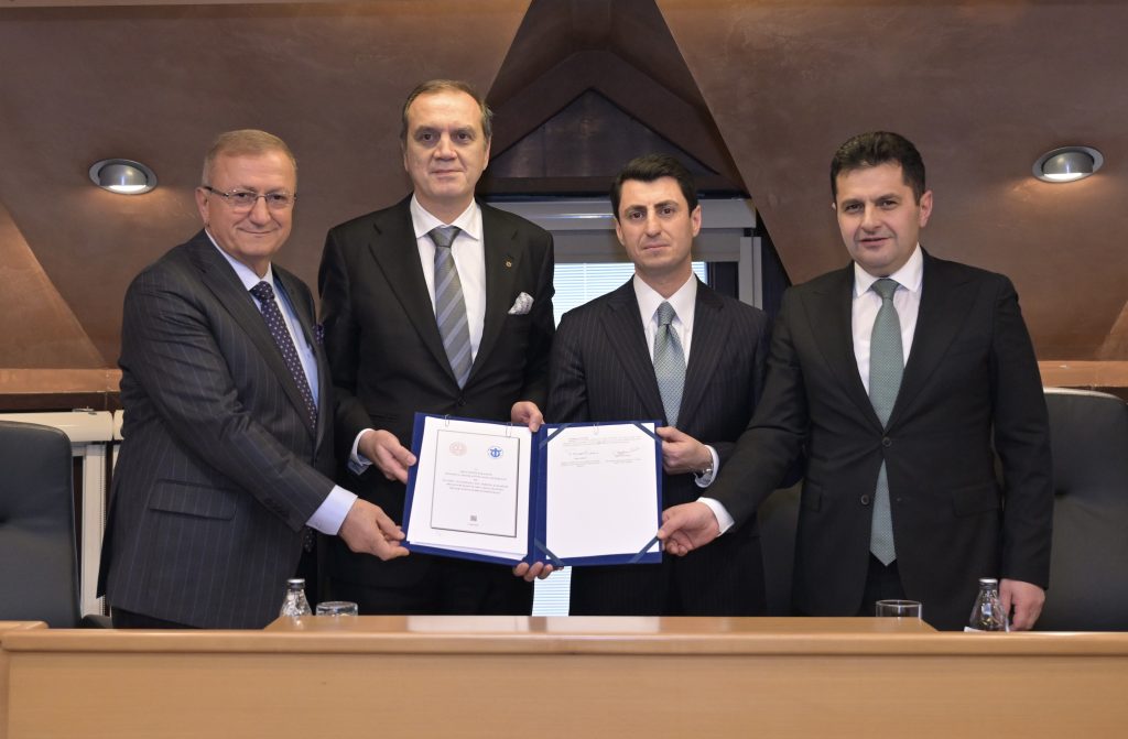 Milli Eğitim Bakanlığı ile İMEAK Deniz Ticaret Odası arasında imzalanan Mesleki Eğitim İş Birliği Protokolü töreninde taraflar belgeyi kamuoyuna sundu.