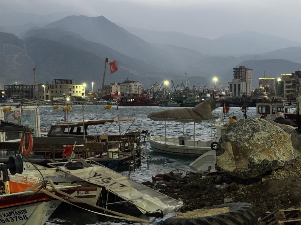 İskenderun’da Gece Boyunca Kabus: Fırtına 5 Tekneyi ve Bir Yatı Bir Anda Alabora Etti!