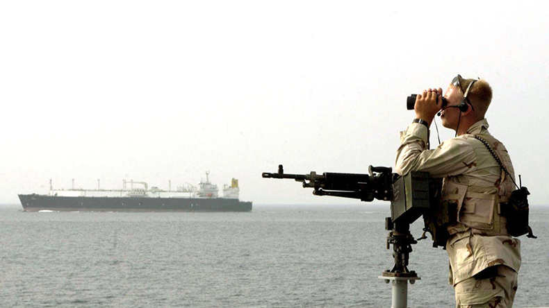 Kızıldeniz ve Bab el-Mandeb Alarm Veriyor: Küresel Denizcilikte Rota, Sigorta ve Navlun Dengesi Değişiyor