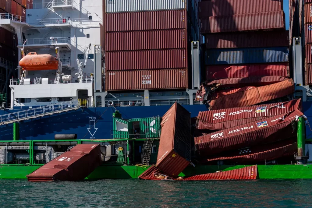 MSC Baltic III Alarm Veriyor: Şiddetli Fırtına Gövdeyi Büktü, Kurtarma Zora Girdi