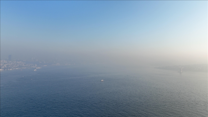 Ulaştırma ve Altyapı Bakanlığı: “İstanbul Boğazı gemi trafiği, kısıtlı görüş (sis) nedeniyle çift yönde geçici olarak askıya alındı”