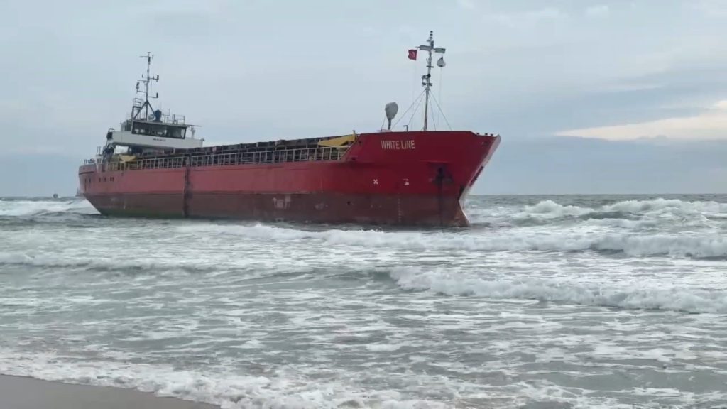 Marmaraereğlisi Açıklarında Karaya Oturan Gemide Kurtarma İçin Bekleyiş Sürüyor