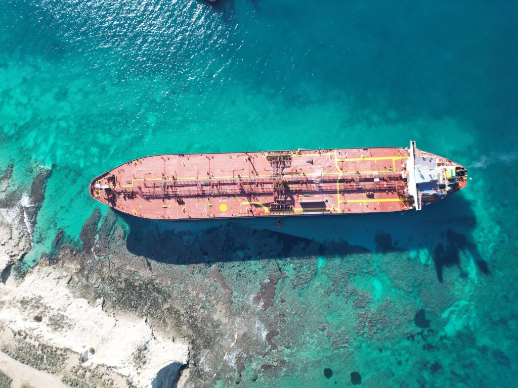 Bozcaada Açıklarında Karaya Oturan Tanker 12 Gün Sonra Kurtarıldı