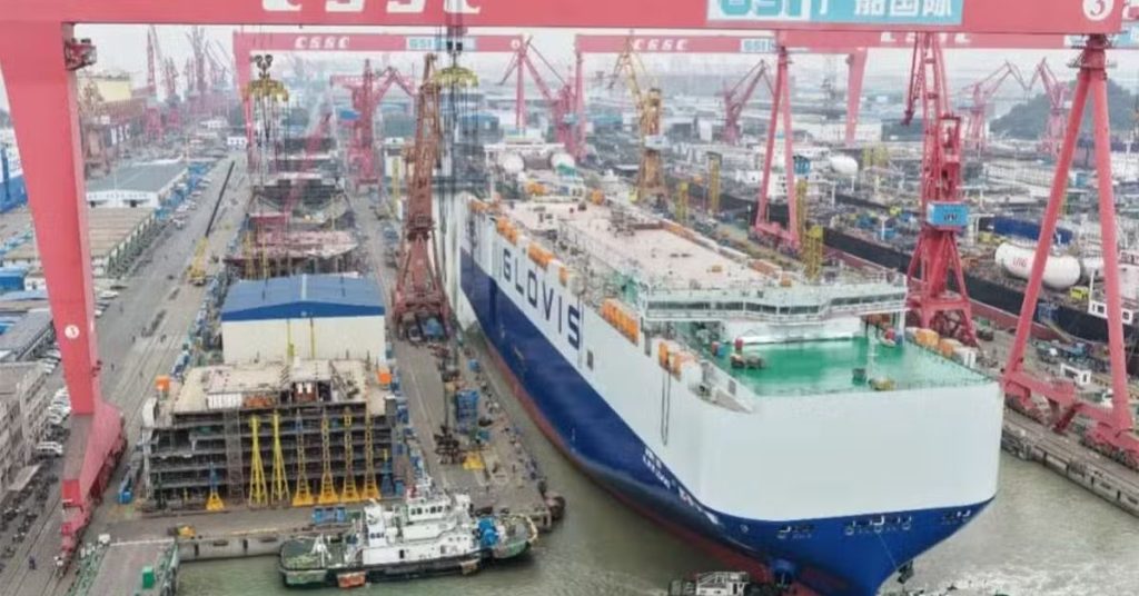 Çin’de tersanede inşa edilen yeni nesil otomobil taşıyıcı gemi