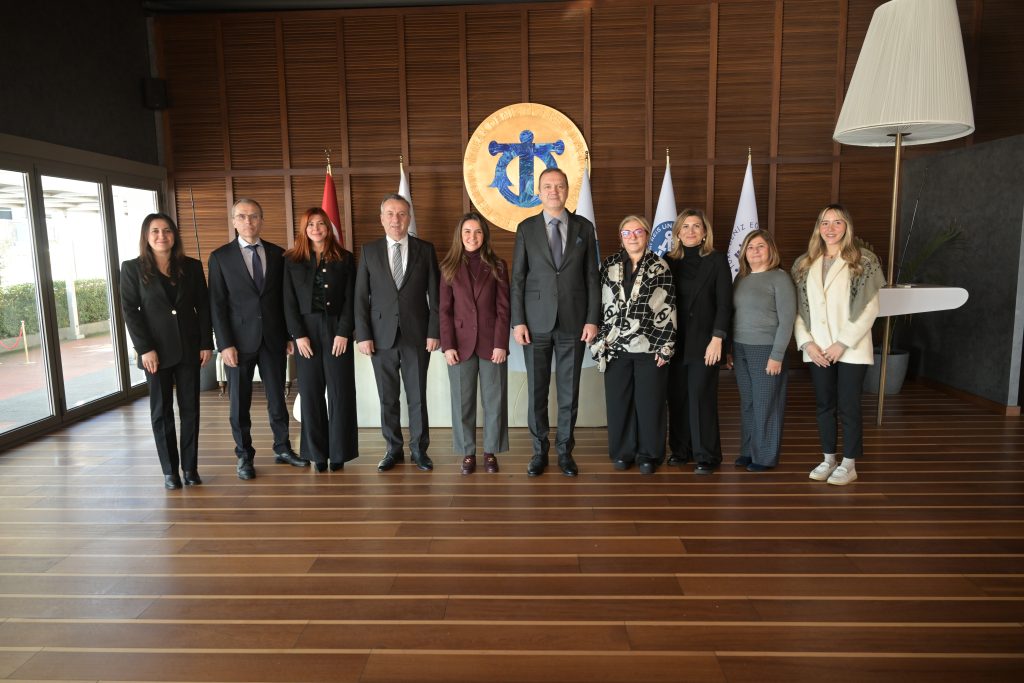 WISTA Türkiye ve İMEAK Deniz Ticaret Odası yöneticileri, 13 Ocak 2026 tarihinde İMEAK Deniz Ticaret Odası Genel Merkezi’nde gerçekleştirilen nezaket ziyaretinde bir araya geldi.