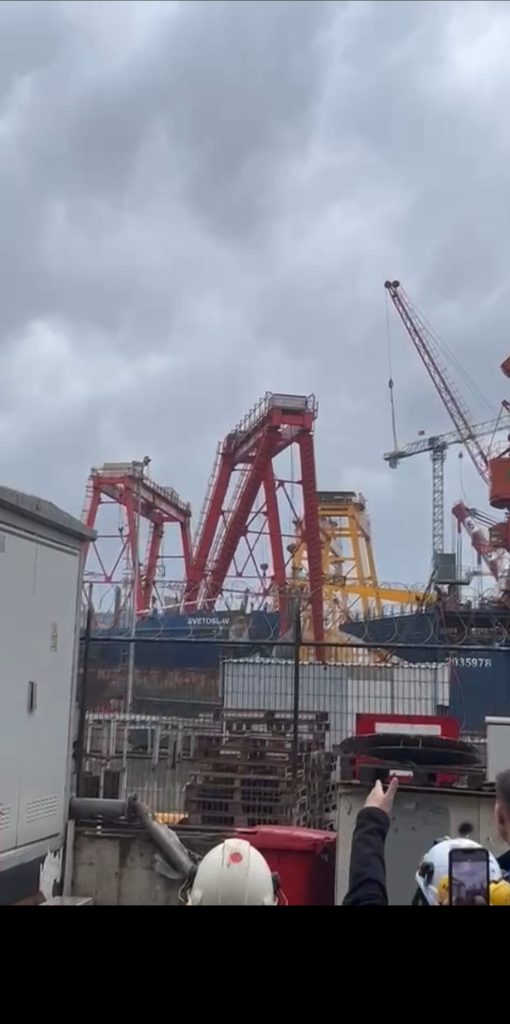 Öz Ata Tersanesi’nde Vinç Kazası: Çalışanlar Tahliye Edildi, Can Kaybı Yok