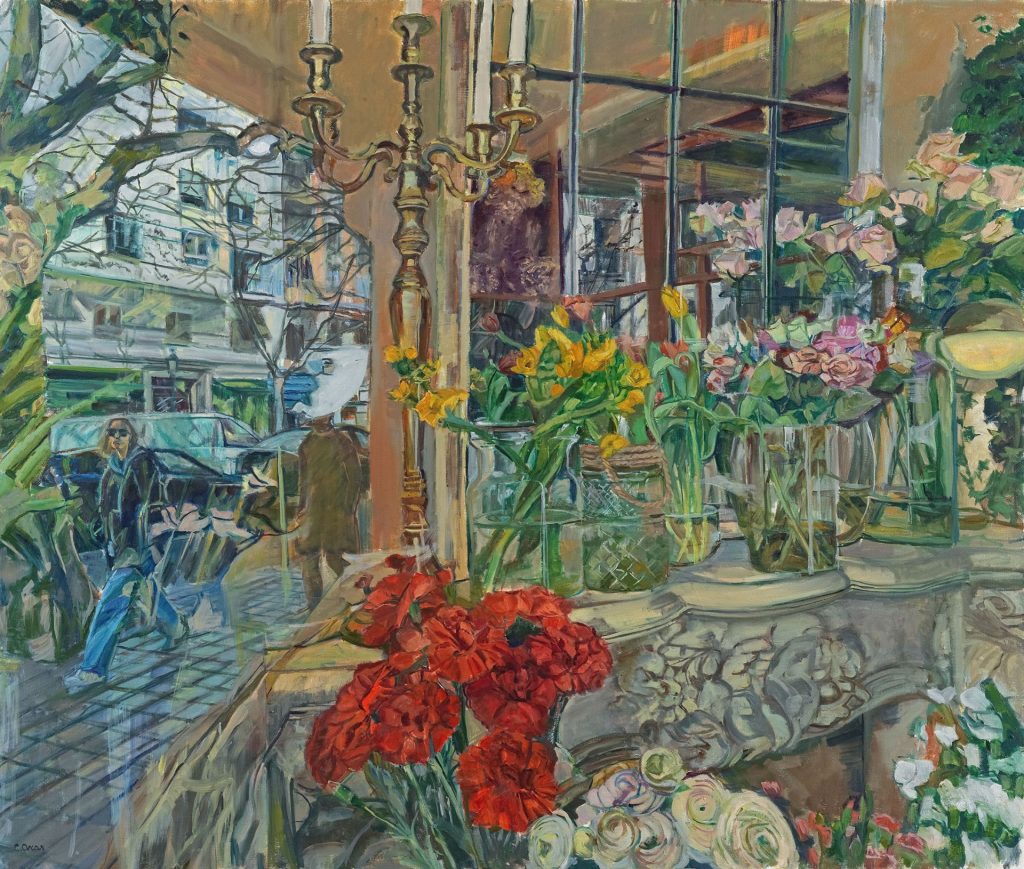 Cam yüzeyler, vitrin yansımaları ve sokak görüntülerini aynı düzlemde buluşturan, kentsel hafıza temasını öne çıkaran Claire Arkas eseri