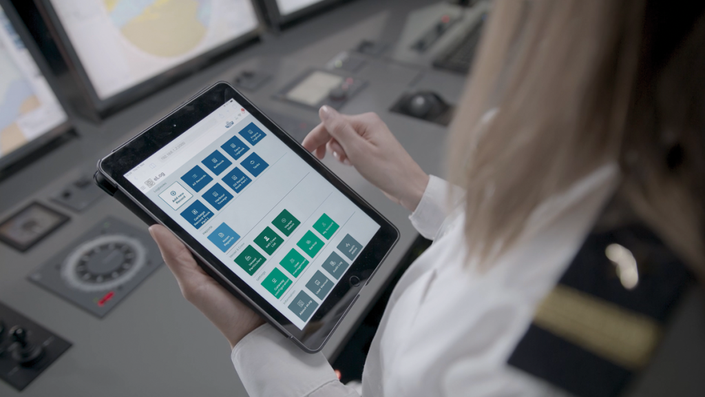 International Maritime Organization, gemilerde tutulan seyir, emniyet ve operasyonel kayıtların elektronik sistemler üzerinden yönetilmesine yönelik çalışmaları hızlandırdı. Dijital logbook’ların yaygınlaşmasını öngören bu yaklaşım, denetim süreçlerinin belge kontrolünden çıkarak veri doğrulama ve risk analizi temelli bir yapıya evrilmesini amaçlıyor.