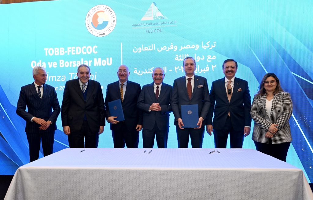 Türkiye–Mısır Oda ve Borsalar İş Birliği Forumu’na katılan Türk ve Mısırlı oda temsilcileri İskenderiye’de bir araya geldi