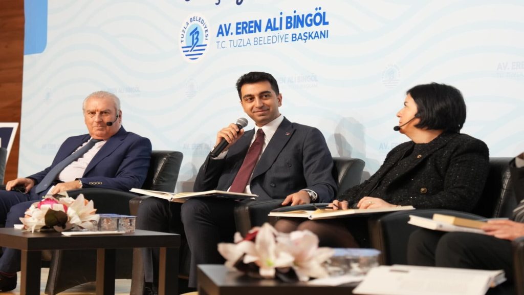 Başkan Eren Ali Bingöl Tuzla’nın 2500 Yıllık Tarihi, 'Denizin Kucakladığı Şehir' Kitabı Tanıtıldı