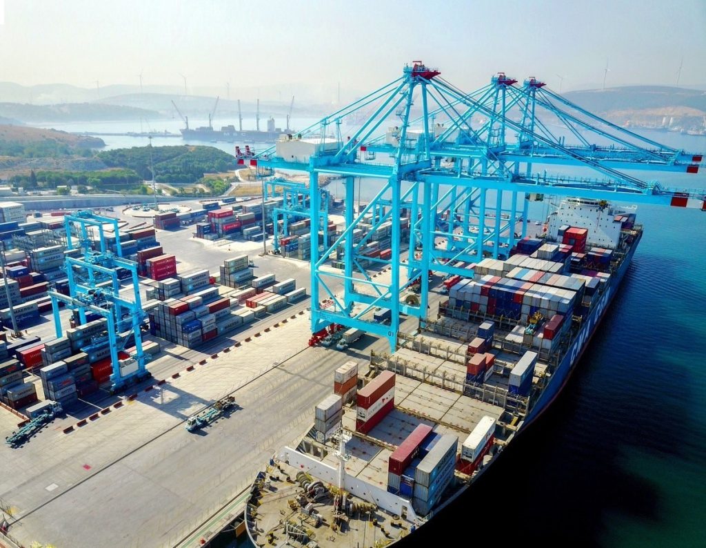 Aliağa limanları 2025 performansı kapsamında liman sahası ve yük gemileri