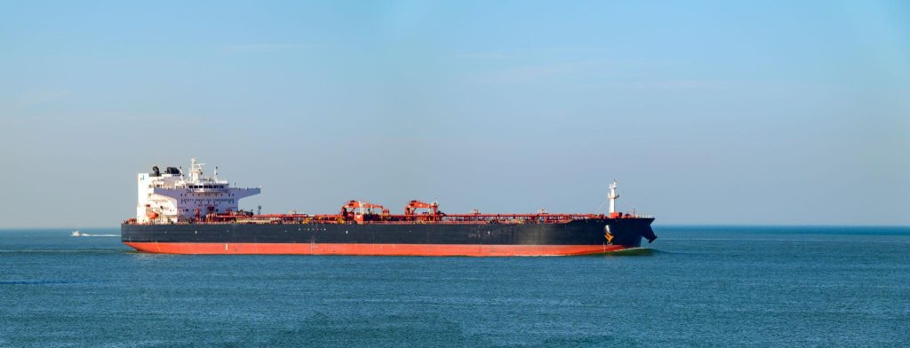 Malezya açıklarında yasa dışı petrol transferine müdahale