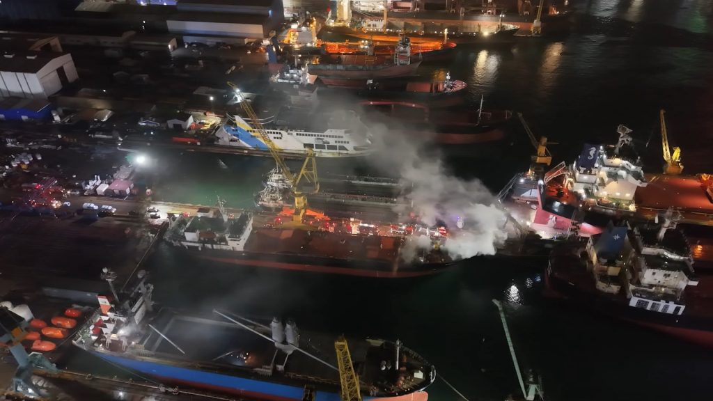 Tuzla Kuzey Star Tersanesi’nde Kuru Yük Gemisinde Korkutan Yangın