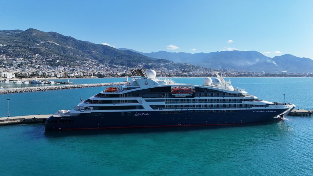 Alanya Limanı’nda Lüks Misafir, Le Dumont D’Urville Demir Attı