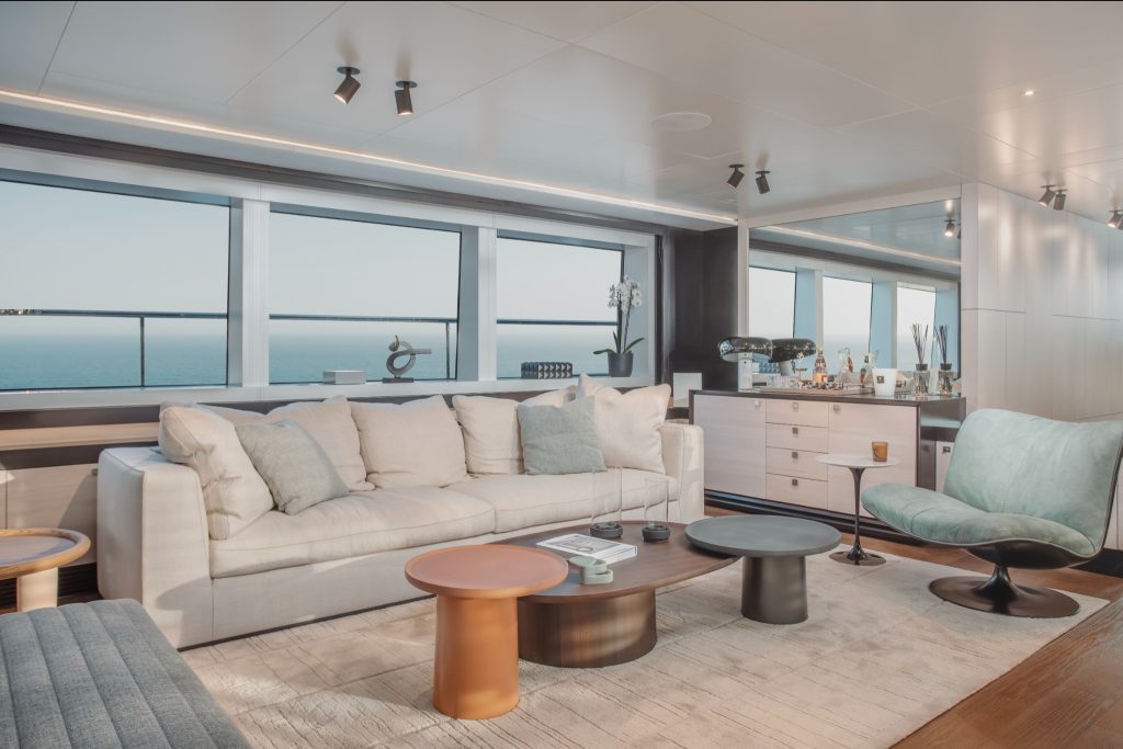 süperyat tasarımı North Star yat iç mekân salonu