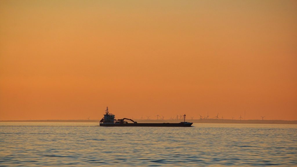 İran Petrol Tankeri Donanma Eşliğinde ABD Ablukasını Deldi