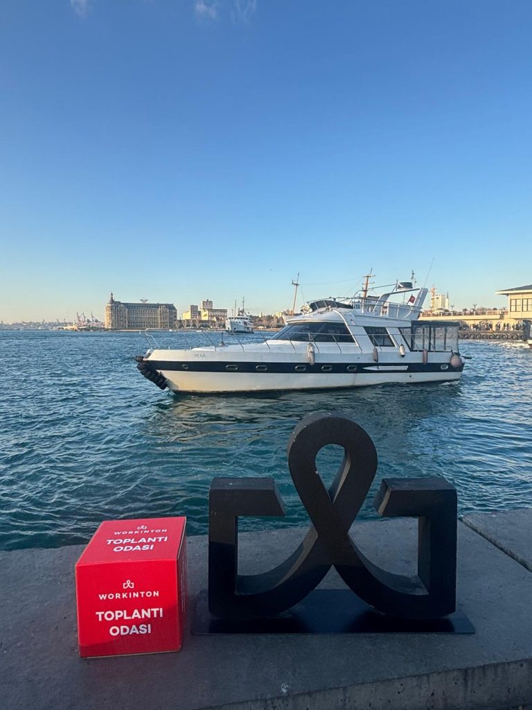 denizde ofis konsepti workinton toplantı odası tekne istanbul