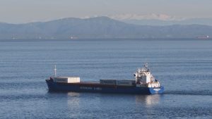 Marmara Denizi’nde Gemi Trafiği ve Uludağ Manzarası Aynı Karede