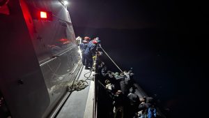 İzmir Urla Açıklarında Gece Operasyonu, 21 Düzensiz Göçmen Yakalandı