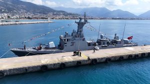 Alanya’da 23 Nisan Coşkusu, TCG BORA Hücumbotu Vatandaşlarla Buluştu