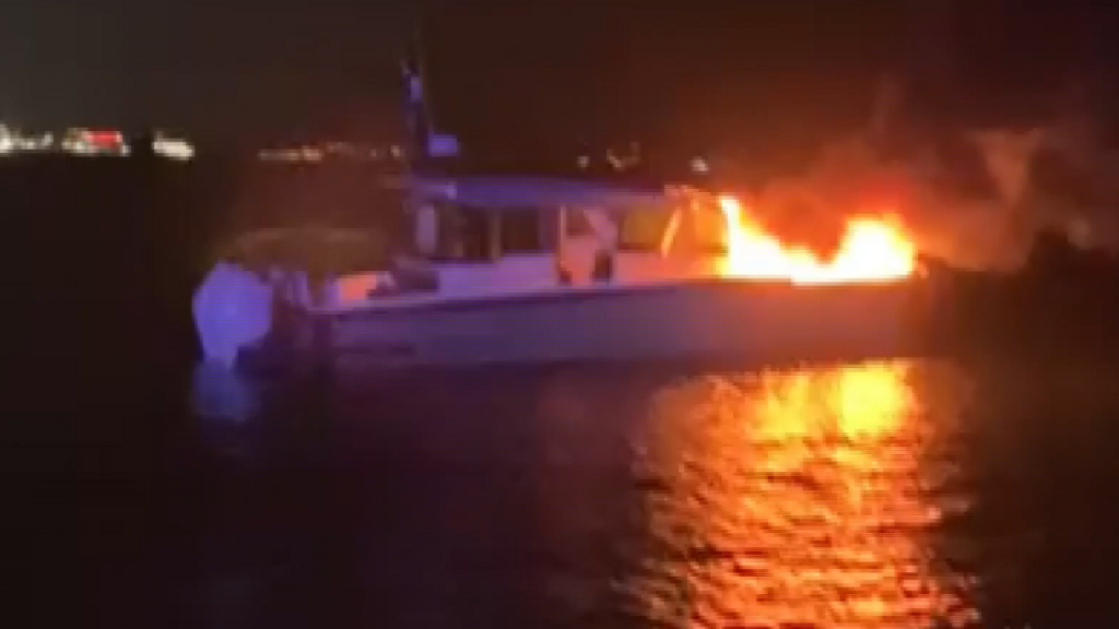 Haydarpaşa’da Tekne Yangını, 4 Kişi Son Anda Kurtarıldı