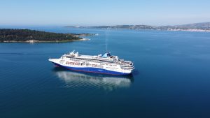 Hürmüz Boğazı’ndan İlk Kez Bir Yolcu Gemisi Geçti