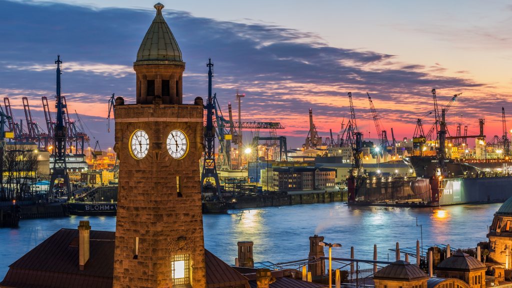 Hamburg Limanı’nda Gemi Yangını: 8 Kişi Ağır Yaralandı