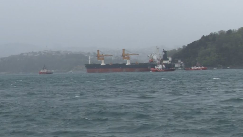 İstanbul Boğazı’nda Arıza Veren Kuru Yük Gemisi Trafiği Kilitledi