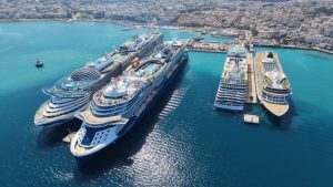 Dev Kruvaziyerlerden Kuşadası Çıkarması: Tek Günde 11 Bin Turist!