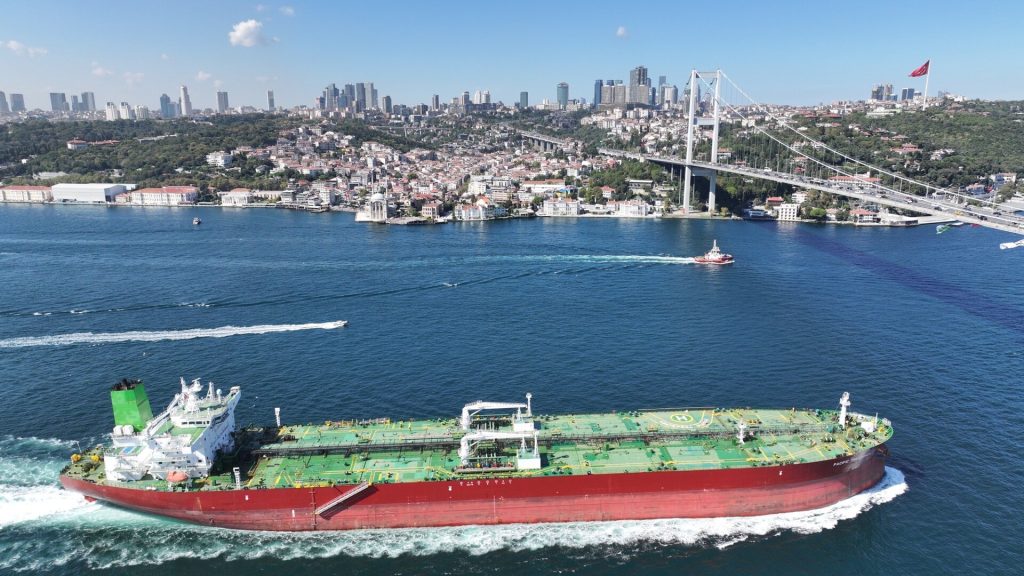 Türk Boğazlarından 4 Ayda 26 Bin Gemi Geçtiği Açıklandı